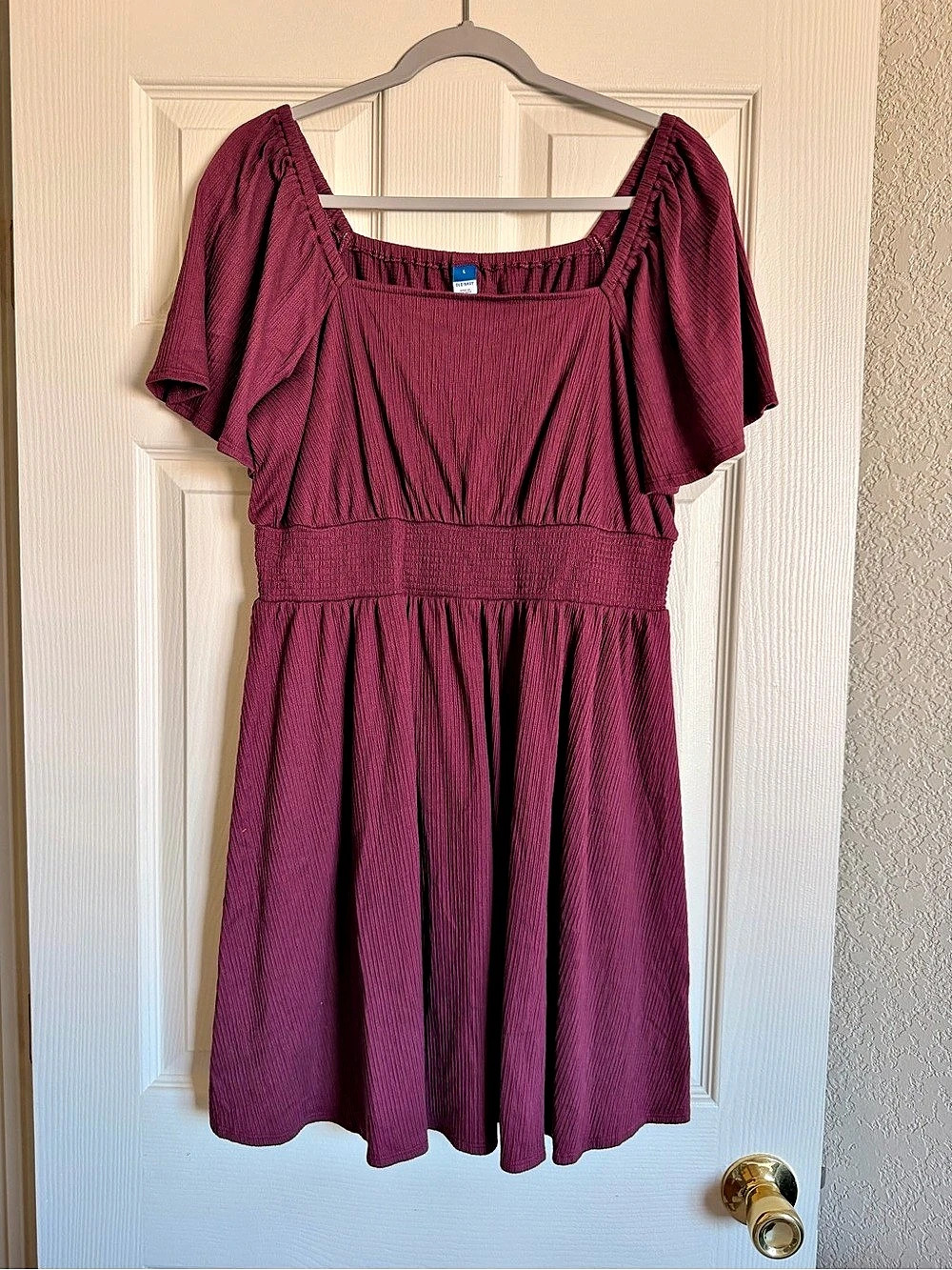 Old Navy Mini Flutter Sleeve Dress in Burgundy Size Large Knee Length New